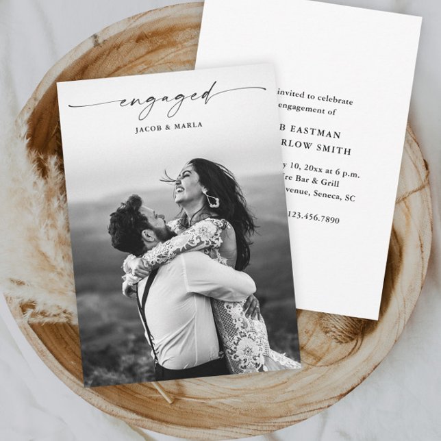 Invitation Partie d'engagement Mariage photo de script modern (Elegant script engaged photo wedding engagement party shower invitation.)