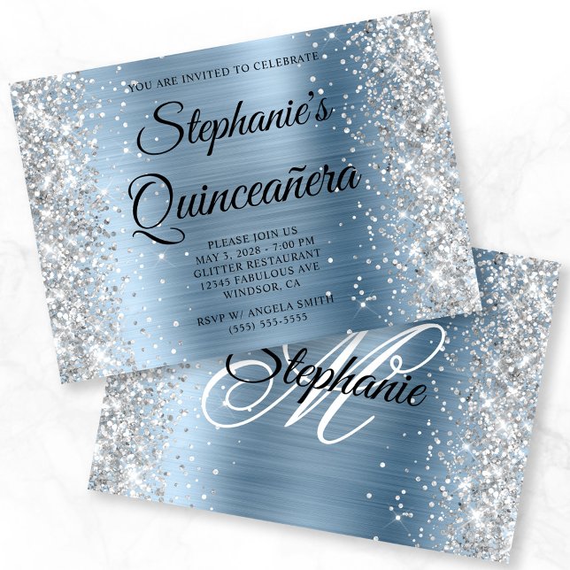 Invitation Parties scintillant argentée Monogramme bleu clair (Silver Glitter Light Blue Monogram Quinceanera Invitation)