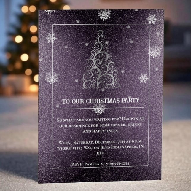 Invitation Parties scintillant d'arbre de Noël et flocons de  (Purple Christmas Tree Glitter and Snowflakes Party Invitation)