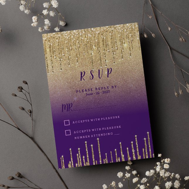 Invitation Parties scintillant d'or mauve ombre script RSVP (Purple gold glitter ombre drips script RSVP )