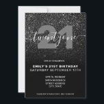 Invitation Parties scintillant noire moderne élégant 21e anni<br><div class="desc">Parties scintillant Noire Élégante Moderne Invitation 21ème Anniversaire. Conception minimaliste de modèle d'invitation de 21e anniversaire avec élégante calligraphie lettrée à la main police de script et faux arrière - plan de parties scintillant.</div>