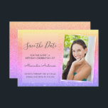 Invitation Parties scintillant rose et violet sucré 16 Enregi<br><div class="desc">Pink and Purple Ombre Rainbow Pastel Sparkle Parties scintillant Monogramme Nom et initiale Enregistrer la date Anniversaire Fête Photo Invitation. Cette image enregistrer la date invitation est parfait pour la Parties scintillant étincelante Sweet 16 Anniversaire Fête qui cherche à célébrer dans le style. Vous pouvez mettre à jour la carte...</div>