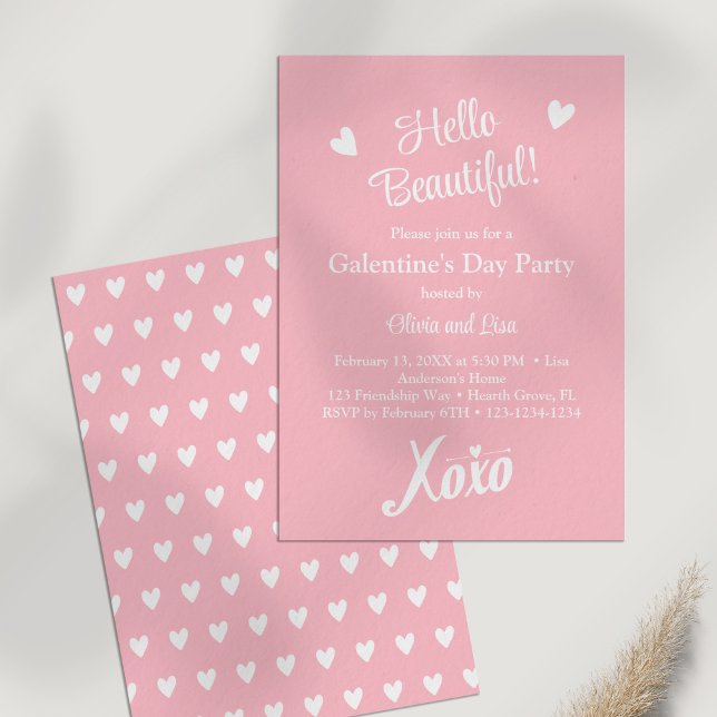 Invitation Pastel Pink XOXO Fête de la Saint-Galentin (Pastel Pink XOXO Galentine's Day Party Invitation on a white table.)