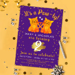 Invitation Pawty Purple Orange Twin Friend Kitten Joint Party<br><div class="desc">Cette adorable invitation à l'anniversaire des jumeaux "It's A Pawty" présente deux chatons au gingembre orange, dont la queue se forme en forme de coeur. Placé contre un arrière - plan violet royal avec des points orange confettis amusants, il apporte une touche vibrante et joyeuse à la célébration. L'arrière de...</div>