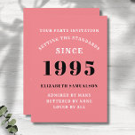 Invitation Personnalisé 30e anniversaire Ajouter votre nom ro<br><div class="desc">Pour ceux qui sont nés en 1995 et fêtent leur fête d'anniversaire, nous avons la carte d'invitation idéale. L'arrière - plan rose aux motifs blancs et noirs est simple et élégant. Customisez facilement le texte à l'avant et à l'arrière de cette carte d'invitation d'anniversaire en utilisant le modèle fourni. Une...</div>