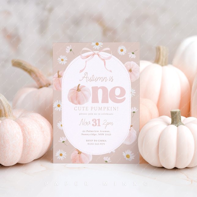 Invitation Petite Citrouille 1ère anniversaire marguerites Ne (One cute pumpkin! Girl's 1st birthday invitation neutral background pumpkins, daisy flowers and bow)