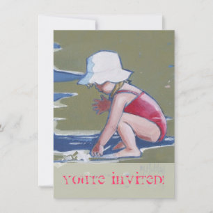 Invitation Petite fille avec casquette sur la plage avec vagu