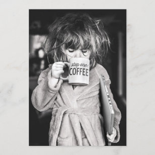 Invitation Petite fille boit du café