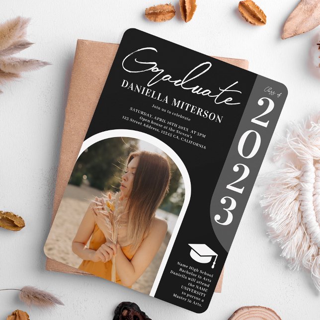 Invitation Photo bold 2023 arch graduation noire (Créateur téléchargé)