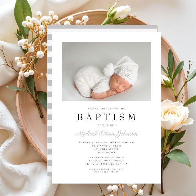 Invitation Photo de baptême de garçon aux rayures grises mode (Modern Gray Stripes Boy Baptism Photo Invitation)