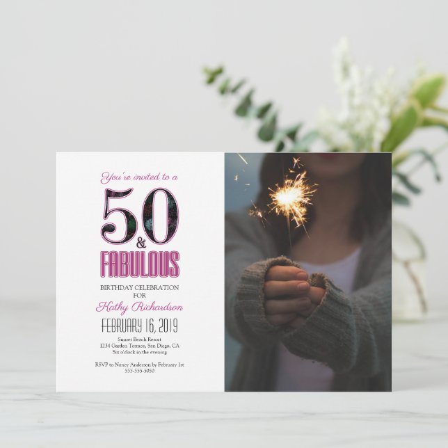 Invitation Photo de fête d'anniversaire 50 ans rose et fabule (Debout devant)