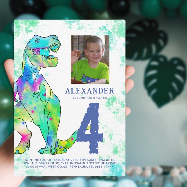 Invitation Photo de fête d'anniversaire de dinosaure T-Rex (T-Rex Colorful dinosaur 4th birthday party invitation photo template blue & green watercolor splash)