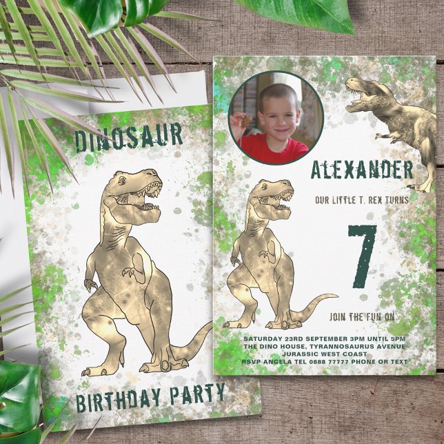 Invitation Photo de fête d'anniversaire de la jungle de dinos (T-Rex dinosaur 7th birthday party invitation with custom photo template green and brown watercolor )