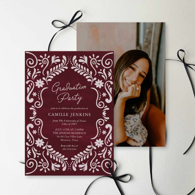 Invitation photo de la fête de remise des diplômes (Burgundy Fiesta Graduation Party Photo Invitation)