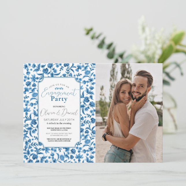 Invitation Photo de la partie d'engagement Chintz Blue Floral (Debout devant)