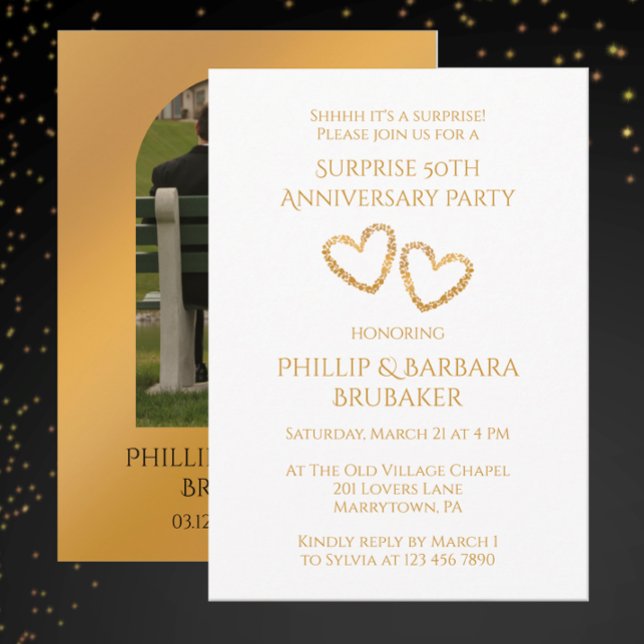 Invitation Photo de l'anniversaire de mariage surprise de 50  (Personalize these elegant golden heart 50th anniversary party invitations.
)