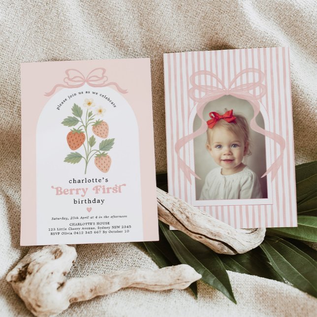 Invitation Photo de naissance moderne aux fraises en forme de (Créateur téléchargé)