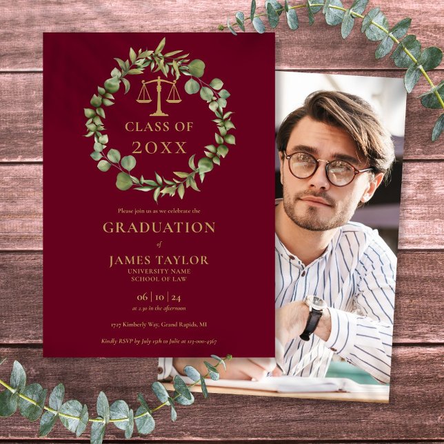 Invitation Photo de remise de diplôme de l'école de droit en  (Burgundy Garland Photo Law School Graduation Invitation)