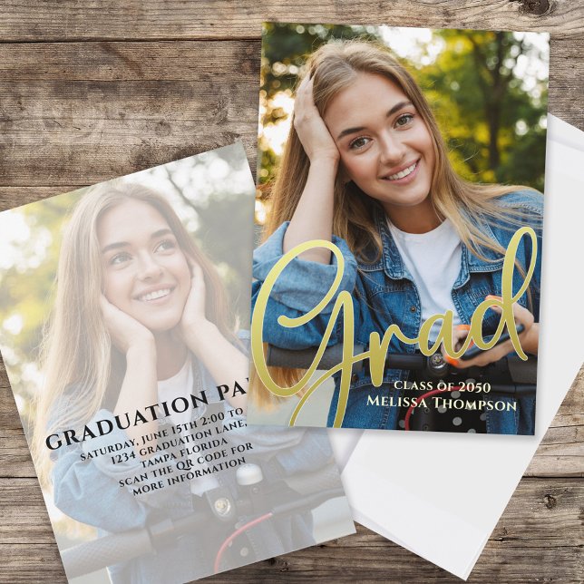 Invitation photo de remise de diplômes en écriture (Graduation photo invitation with gold calligraphy script and a 2-photo template. )