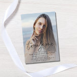 Invitation photo du 21e anniversaire moderne<br><div class="desc">Photo minimaliste moderne Invitation de fête d'anniversaire 21st - avec votre photo préférée. Invitation présente également de jolies calligraphies modernes. Vous pouvez facilement changer la couleur au dos de l'invitation à coordonner avec votre photo.</div>