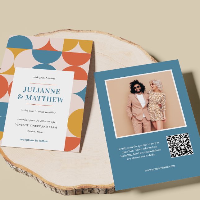 Invitation PHOTO DU CODE QR MOYEN-SIÈCLE Rtro (Photo Wedding invitation with Qr code and Vintage Retro Bold print pattern in blue orange and yellow)