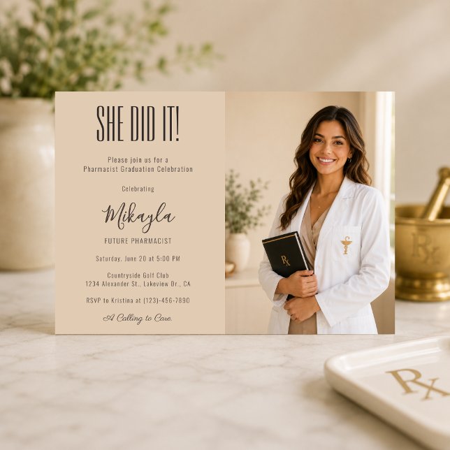 Invitation photo élégante pour pharmacien (Elegant pharmacist graduation invitation with luxury photo-ready editorial styling.)