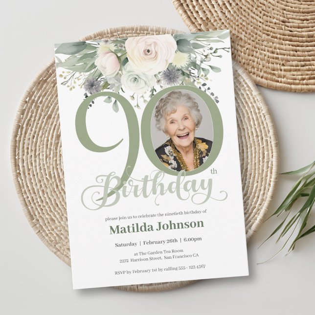 Invitation Photo florale Sage 90e anniversaire (Sage Floral Photo 90th Birthday Invitation)