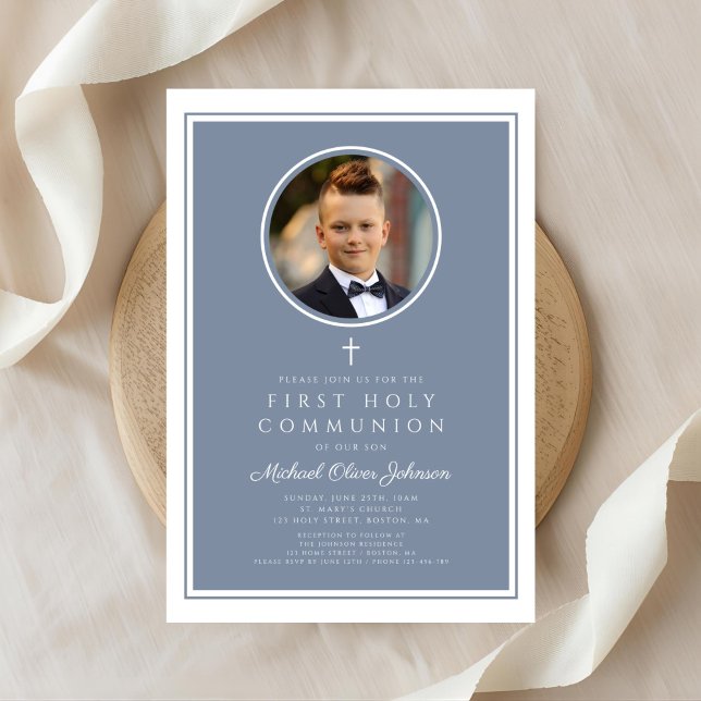 Invitation Photo Garçon Première Communion Moderne Bleu Pouss (Modern Dusty Blue Photo Boy First Communion Invitation)
