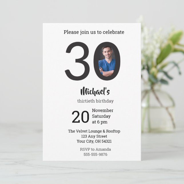 Invitation Photo minimaliste moderne 30e anniversaire (Debout devant)