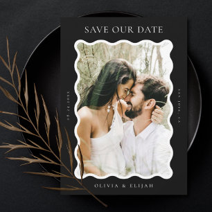 Invitation Photo moderne en noir et blanc ondulé Enregistrer 