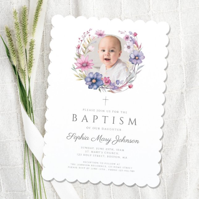Invitation Photo moderne Fleur sauvage Wreath Girl Baptism (Modern Wildflower Wreath Girl Baptism Photo Invitation)