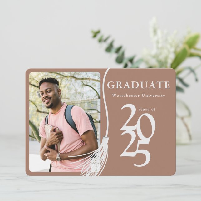 Invitation Photo moderne Mocha Brown Graduation Party (Debout devant)