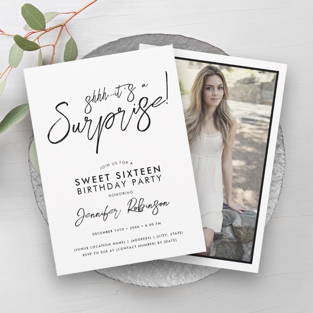Invitation Photo moderne noir & blanc Surprise Sweet 16 (Modern Black & White Photo Surprise Sweet 16 Invitation)