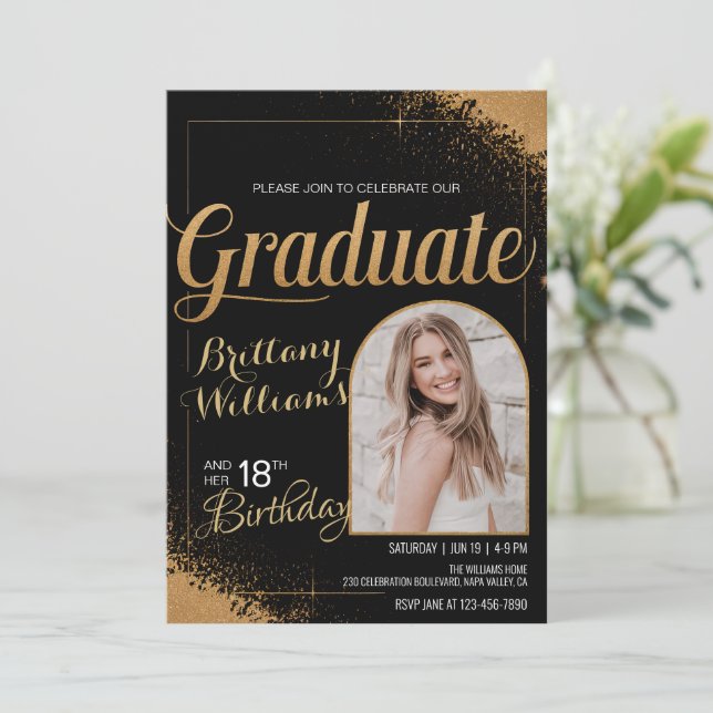 Invitation Photo modifiable 18e anniversaire Graduation Black (Debout devant)