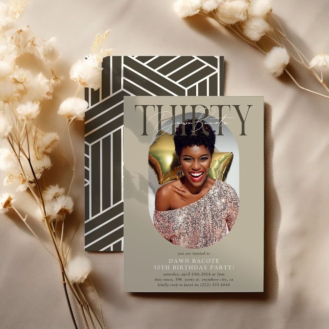 Invitation Photo Ovale moderne et signature 30e anniversaire (Créateur téléchargé)