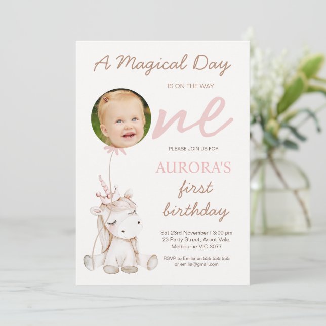 Invitation Photo Pink Balloon Girls Unicorn First Birthday (Debout devant)