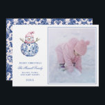 Invitation Pink & Blue Grandmillennial Damask Snowman Photo<br><div class="desc">Cette carte de Noël a un design primitif du grand-millénaire avec un Snowman rose et bleu marine. Le bas a un texte bleu qui dit "Joyeux Noël". Vous pouvez personnaliser avec un nom et une année. Le dos a un motif de damas bleu foncé coordonné.</div>