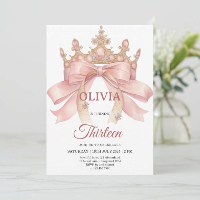 Invitation pink bow and crown birthday party  (Debout devant)