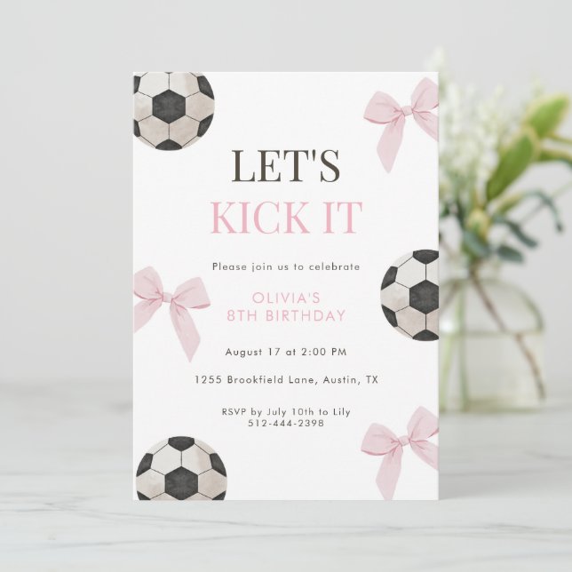 Invitation Pink Bow Soccer Birthday Party for Girls Coquette  (Debout devant)