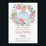 Invitation Pink Country Rose Wreath Photo 90th Birthday<br><div class="desc">Ancien pays chic rose rose à couronne florale 90ème invitation à la photo anniversaire. Cette invitation à l'anniversaire de la naissance d'une femme adulte en rose rose est un bon choix pour un anniversaire en toute saison, surtout au printemps ou en été. Cette invitation modèle photo de fleurs roses de...</div>