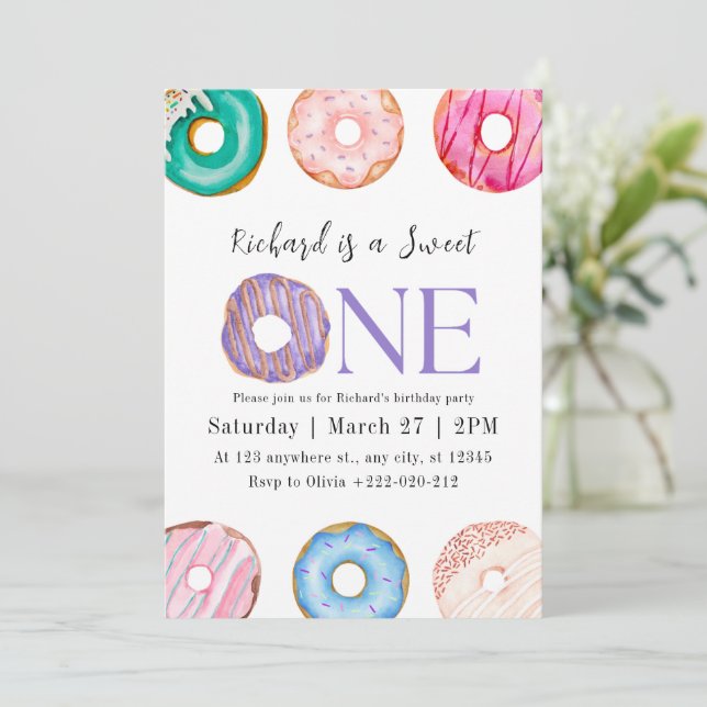Invitation Pink violet bleu Donut fête d'anniversaire (Debout devant)