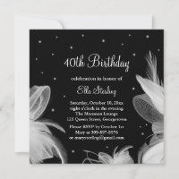 Plumes blanches dans l'invitation d'anniversaire d