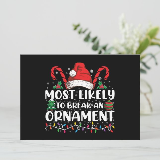 Invitation Plus susceptible de casser un ornement de Noël en  (Debout devant)