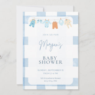 Invitation pour Baby Shower avec vêtements sur un 