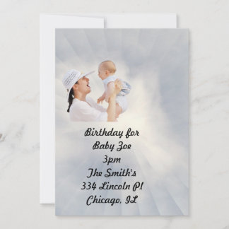 Invitation pour bébé avec fond bleu ciel