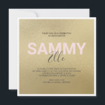 Invitation pour Faux Gold Bat Mitzvah xoxo<br><div class="desc">Cette invitation de fête de bat-mitzvah au format carré comporte votre nom dans une police moderne et grasse avec votre deuxième nom dans une typographie manuscrite tendance sur un fond de faux or. La carte d'invitation se retourne sur un design xo xo lettrage à la main complémentaire. Un choix mignon...</div>