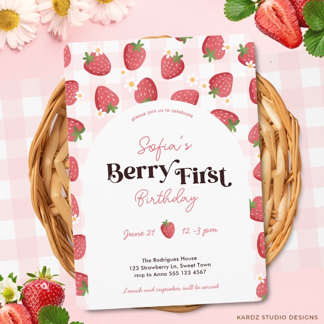 Invitation pour le premier anniversaire de Berry (Invite shown in 5 x 7 inches size with rounded corners. Personalize size, paper and, corner style)