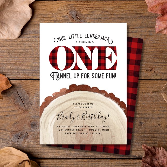Invitation pour le premier anniversaire du bûchero (Celebrate your little lumberjack’s big day with this red plaid first birthday invitation.)