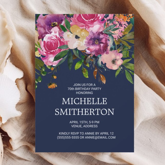 Invitation pour les 70 ans Fleur Rose Violet Bleu  (Pink floral and greenery on navy blue birthday party invitation)