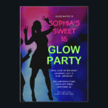 Invitation pour une fête d'anniversaire Sweet 16 a<br><div class="desc">Cette invitation présente un thème de fête avec éclairage qui est parfait pour une fête sweet 16. Le texte vert néon est un contraste lumineux sur le fond sombre. Un graphique en silhouette d'adolescents dansant est l'accent parfait.</div>